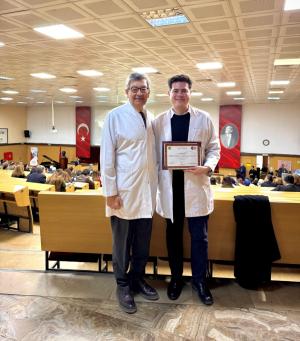 14 Mart Tıp Bayramı törenlerinde, Tıp Fakültesi Dahili Bilimler alanında en iyi tez , biricilik ödülü benim verdiğim teze verildi.